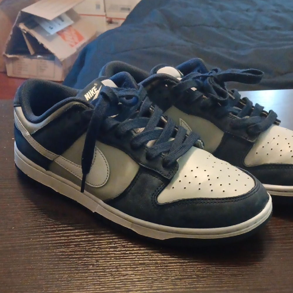 Nike Dunk Low Georgetown Suede in Navy and Gray Mens SZ 11 EUC - Picture 2 of 9